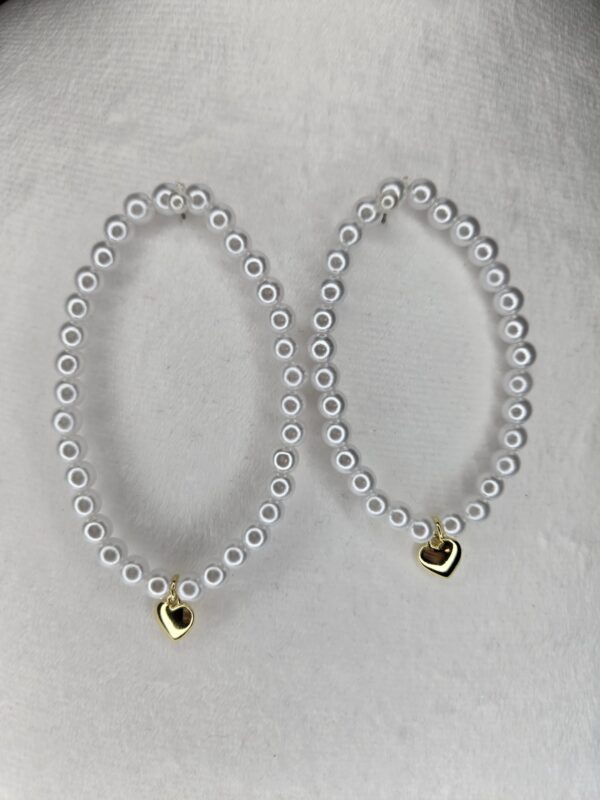 Elastic Pearl Bracelet w/ Gold Heart Charm